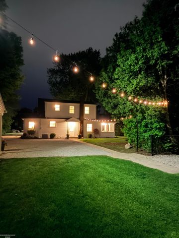 45409 North Avenue, Macomb, MI 48042
