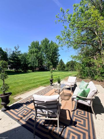 45409 North Avenue, Macomb, MI 48042