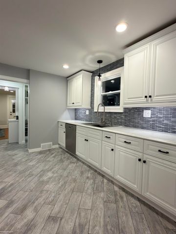 45409 North Avenue, Macomb, MI 48042