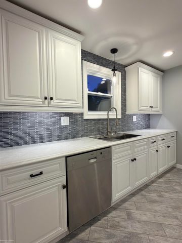 45409 North Avenue, Macomb, MI 48042