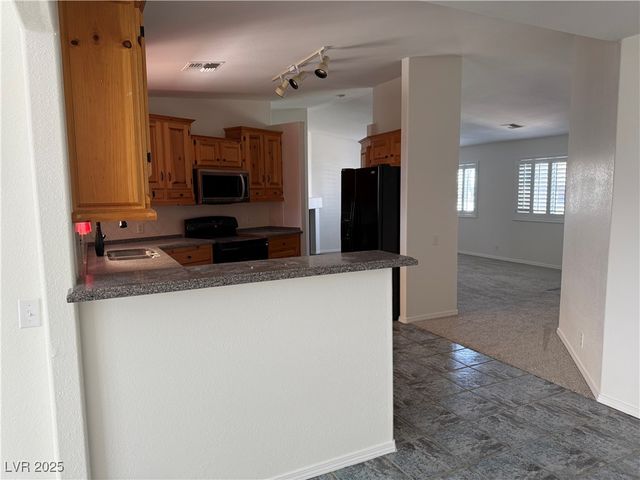 311 Glenoaks Street, Pahrump, NV 89048