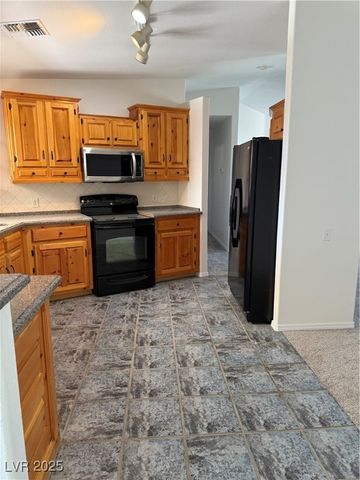 311 Glenoaks Street, Pahrump, NV 89048