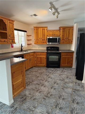 311 Glenoaks Street, Pahrump, NV 89048