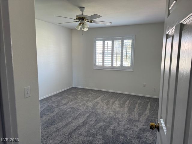 311 Glenoaks Street, Pahrump, NV 89048