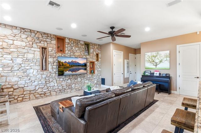 2004 Slow Wind Street, Las Vegas, NV 89134