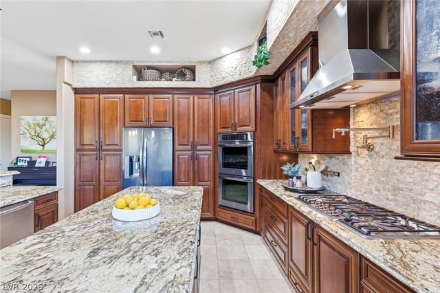 2004 Slow Wind Street, Las Vegas, NV 89134