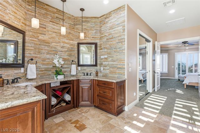 2004 Slow Wind Street, Las Vegas, NV 89134