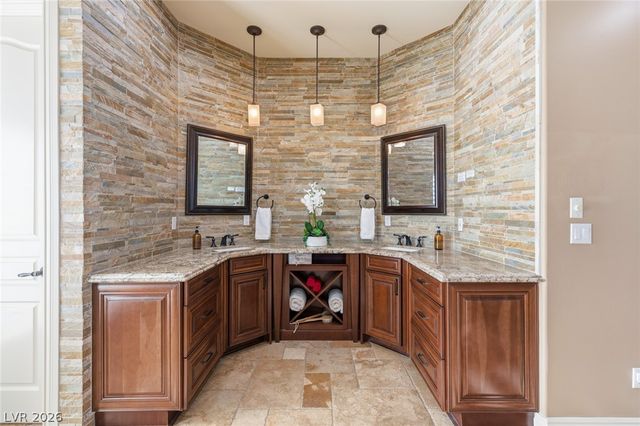2004 Slow Wind Street, Las Vegas, NV 89134