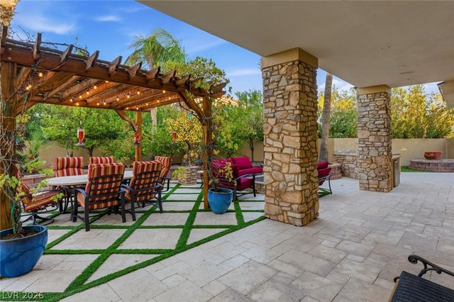 2004 Slow Wind Street, Las Vegas, NV 89134