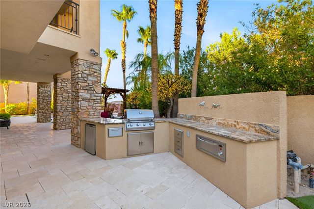 2004 Slow Wind Street, Las Vegas, NV 89134