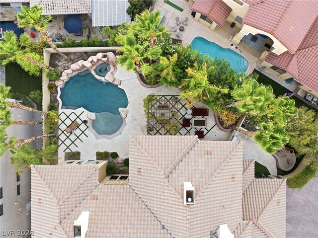 2004 Slow Wind Street, Las Vegas, NV 89134