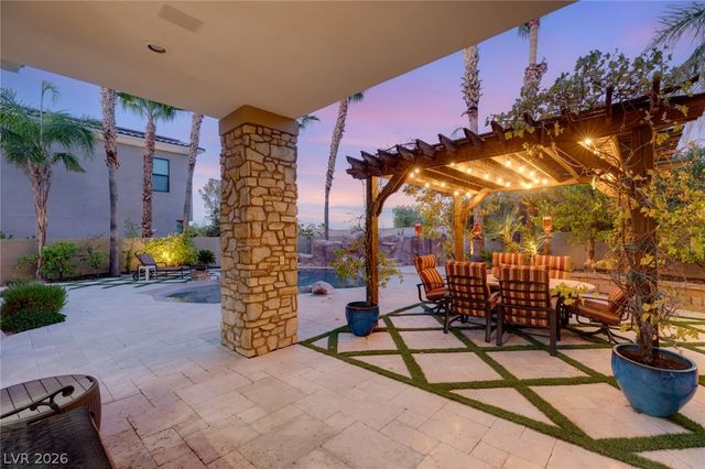 2004 Slow Wind Street, Las Vegas, NV 89134