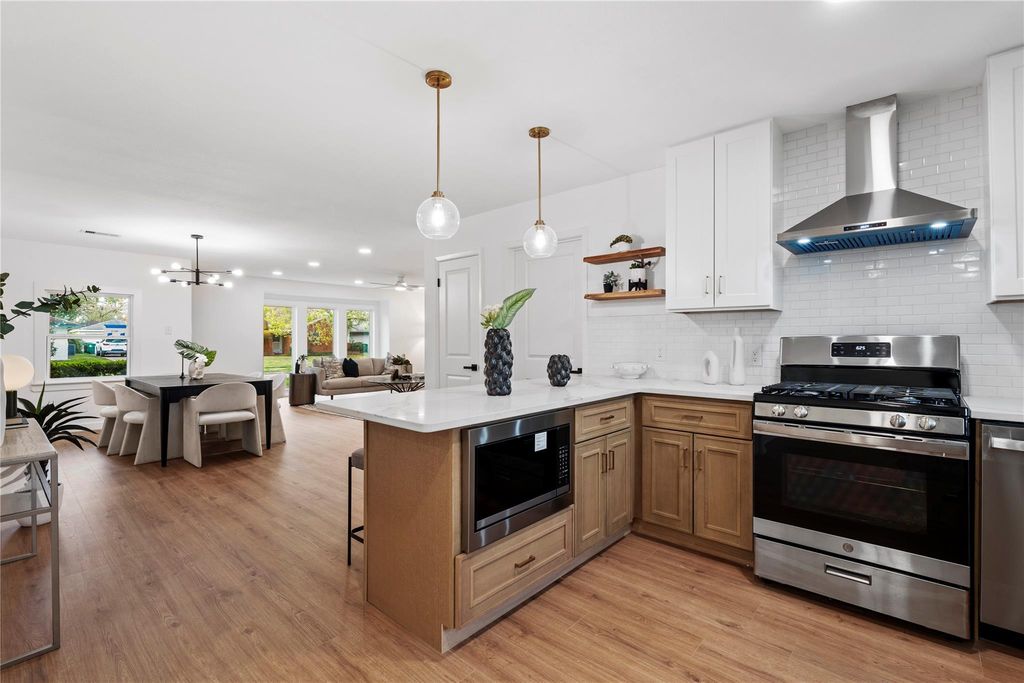 5023 Redstart Street, Houston, TX 77035