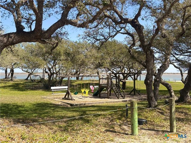 423 Calumet, Palacios, TX 77465