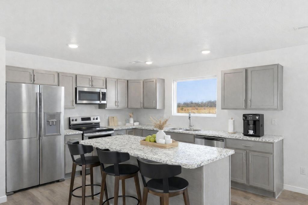 1702 N Boxwood Drive, Brookline, MO 65619