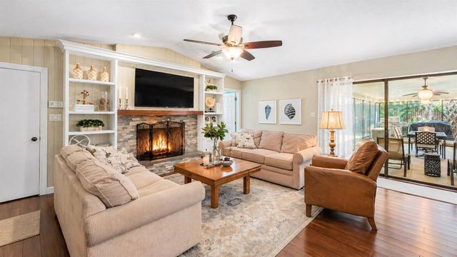 906 CRESTVIEW DRIVE, Auburndale, FL 33823