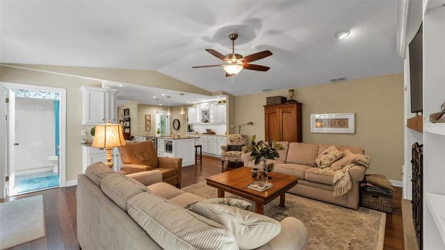 906 CRESTVIEW DRIVE, Auburndale, FL 33823
