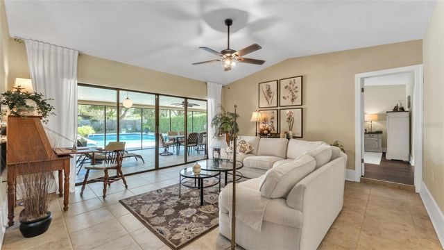 906 CRESTVIEW DRIVE, Auburndale, FL 33823