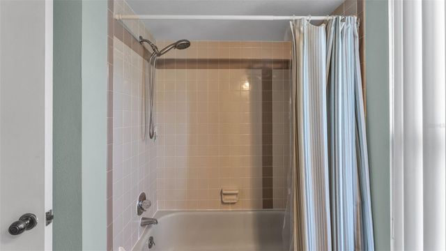 906 CRESTVIEW DRIVE, Auburndale, FL 33823