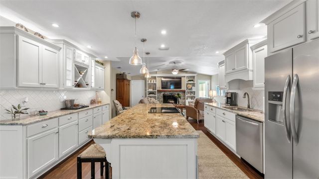 906 CRESTVIEW DRIVE, Auburndale, FL 33823