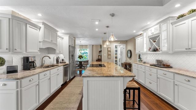 906 CRESTVIEW DRIVE, Auburndale, FL 33823