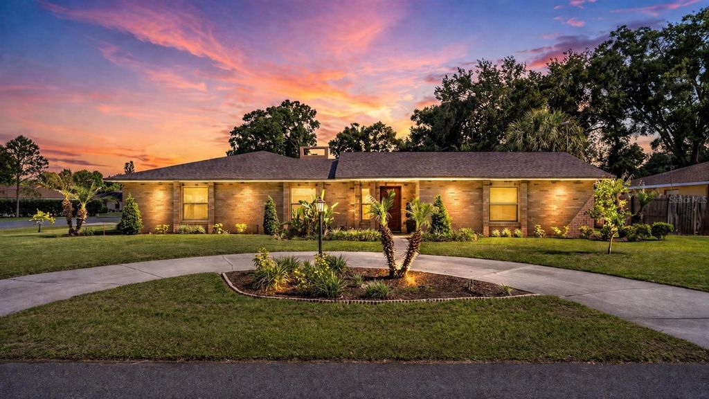906 CRESTVIEW DRIVE, Auburndale, FL 33823