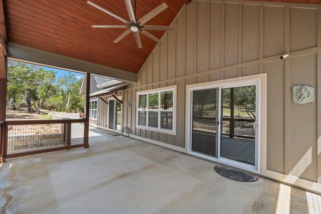 411 Eagle LN, Fischer, TX 78623