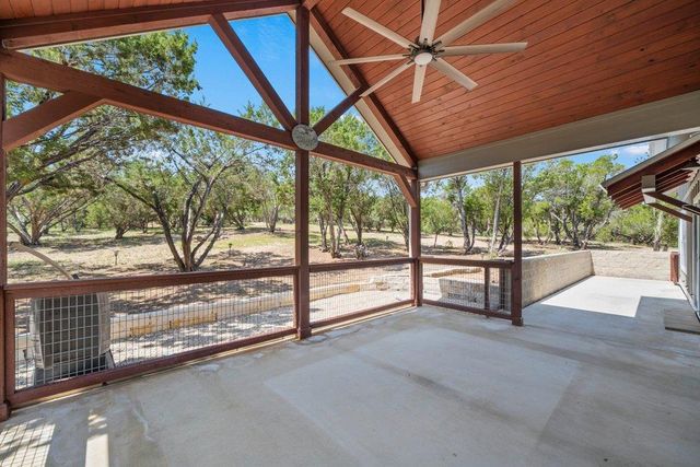 411 Eagle LN, Fischer, TX 78623