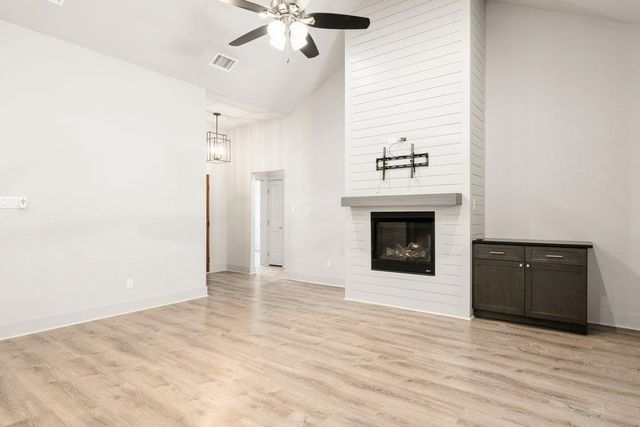 411 Eagle LN, Fischer, TX 78623