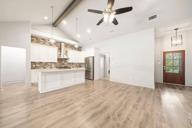 411 Eagle LN, Fischer, TX 78623