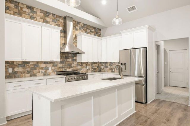 411 Eagle LN, Fischer, TX 78623