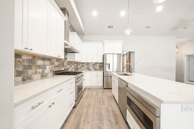411 Eagle LN, Fischer, TX 78623