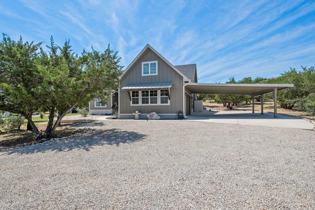 411 Eagle LN, Fischer, TX 78623
