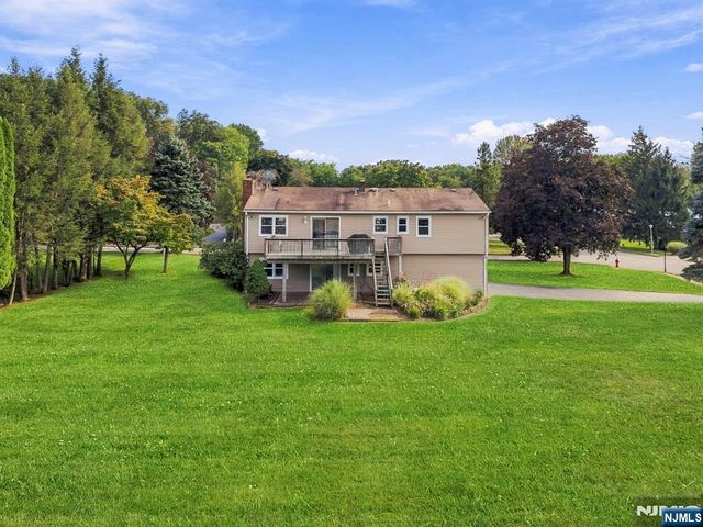 22 Marguerite Lane, Montville Township, NJ 07082