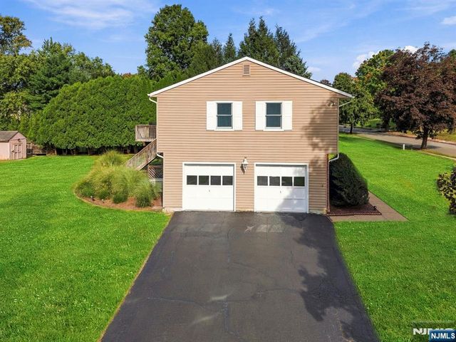22 Marguerite Lane, Montville Township, NJ 07082