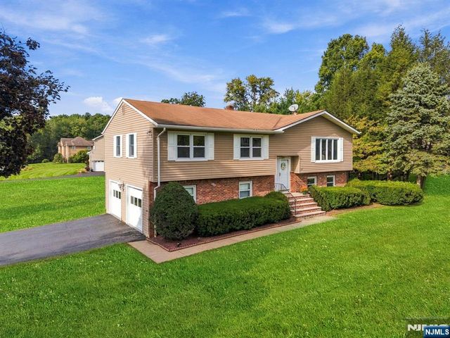 22 Marguerite Lane, Montville Township, NJ 07082