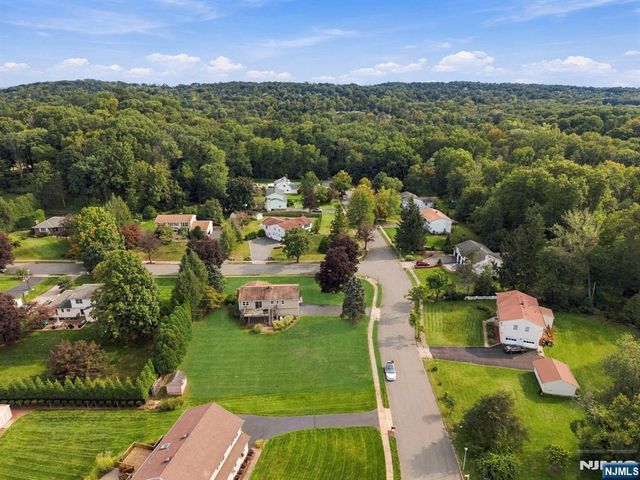22 Marguerite Lane, Montville Township, NJ 07082