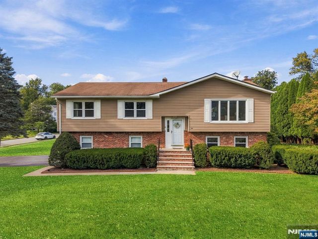 22 Marguerite Lane, Montville Township, NJ 07082