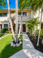 3062 S Oakland Forest Drive 203, Oakland Park, FL 33309