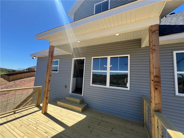 227 Tonya Loop, Huntsville, AR 72740