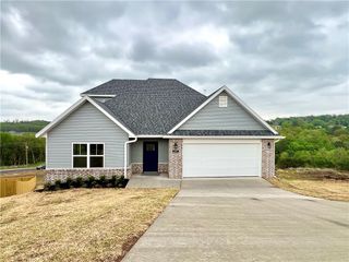 227 Tonya Loop, Huntsville, AR 72740