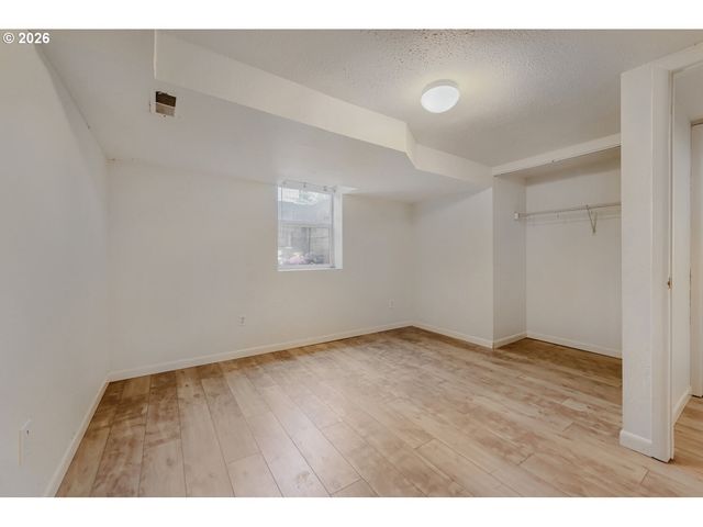 1107 Se 123RD Ave, Portland, OR 97233