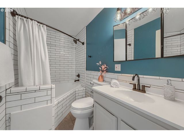 1107 Se 123RD Ave, Portland, OR 97233