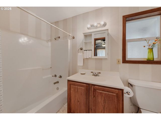 1107 Se 123RD Ave, Portland, OR 97233