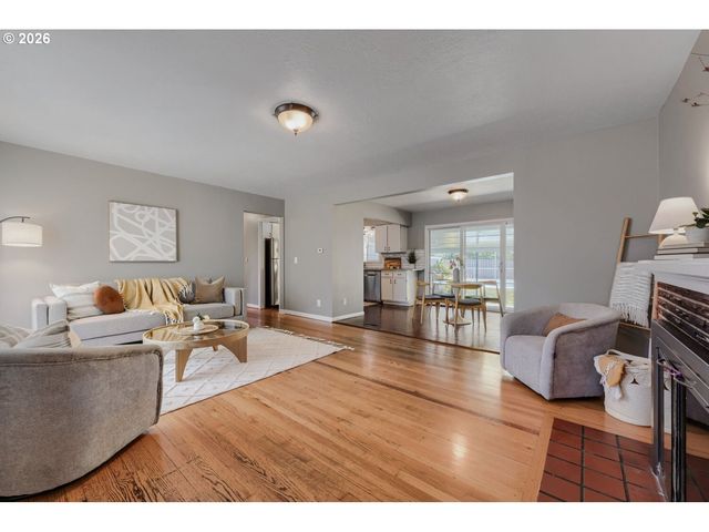 1107 Se 123RD Ave, Portland, OR 97233