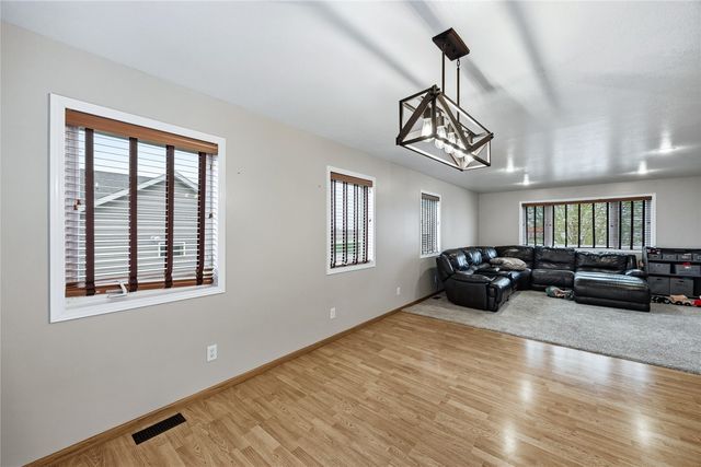 103 Longworth Avenue, Alburnett, IA 52202