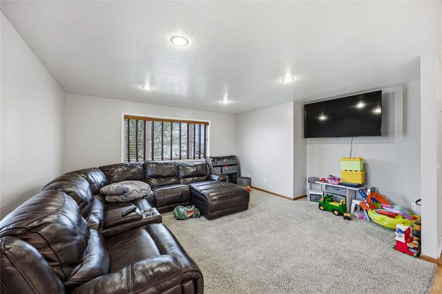 103 Longworth Avenue, Alburnett, IA 52202