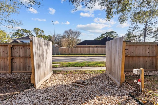 14567 Oak Chase Drive, Houston, TX 77062