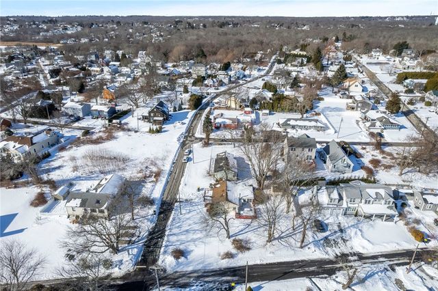 8 Anchorage Road, Narragansett, RI 02882