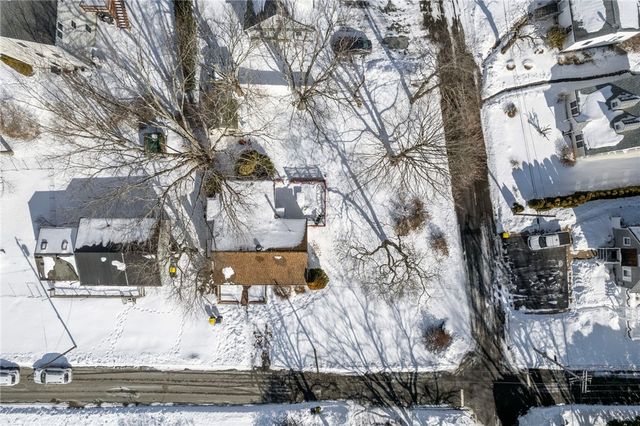 8 Anchorage Road, Narragansett, RI 02882